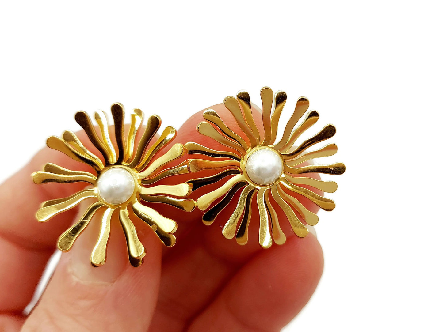 Elegant Daisy Flower earrings,18k Gold Plated, waterproof Gold Earrings, flower earrings, fashion jewellery, studs earrings steelstyle33