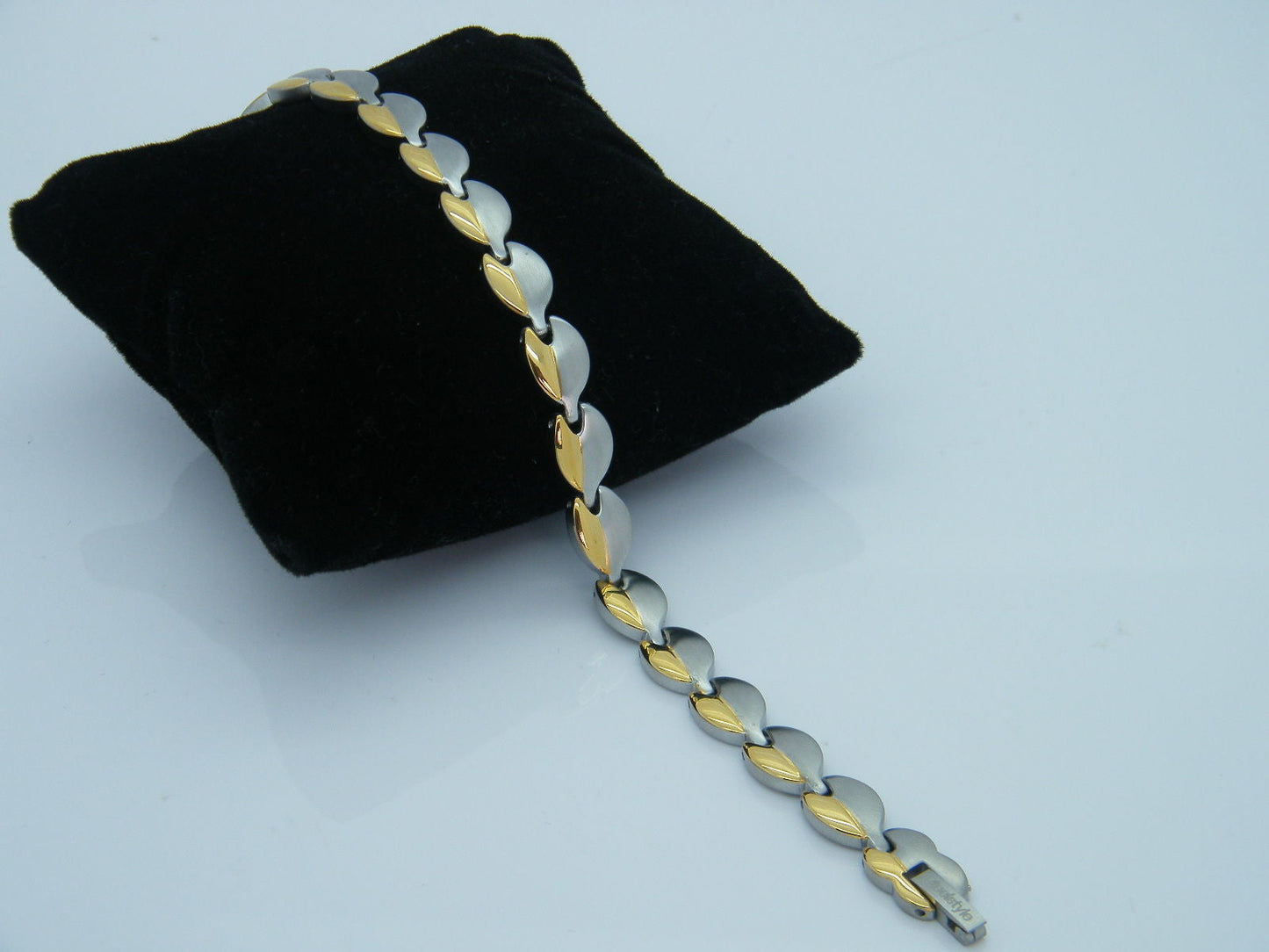 LADIE'S ELEGANT  BIO MAGNETIC BRACELET STAINLESS STEEL  5 in 1 SILVER/GOLD  W515 steelstyle33