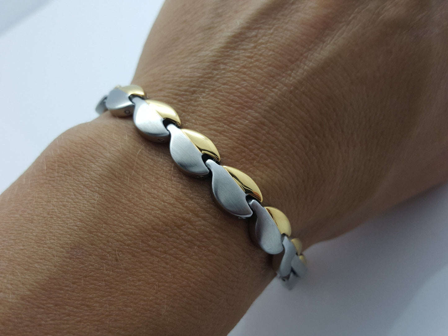 LADIE'S ELEGANT BIO MAGNETIC BRACELET STAINLESS STEEL 5 in 1 SILVER/GOLD W515 Unbranded