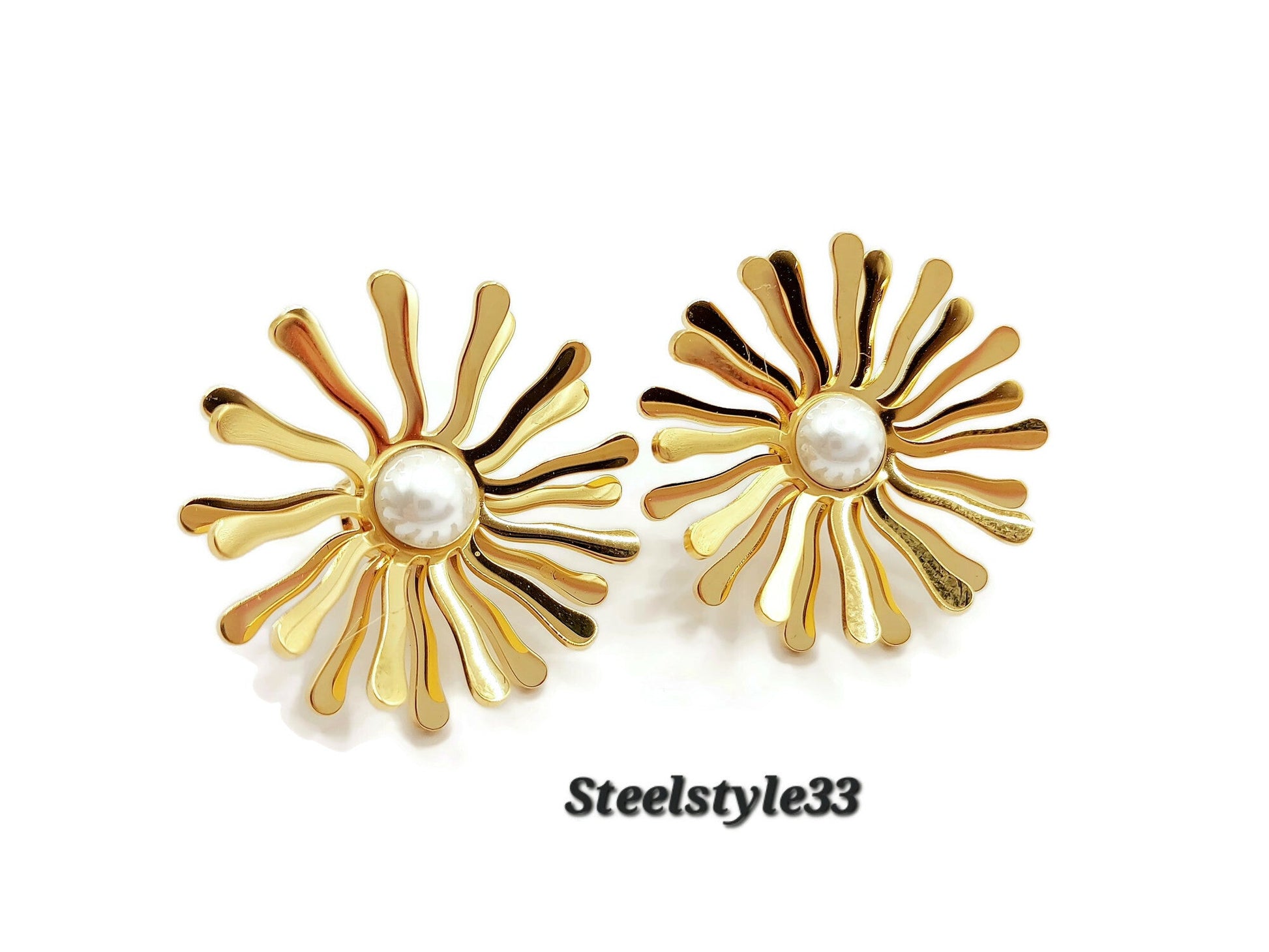 Elegant  Daisy Flower earrings,18k Gold Plated, waterproof Gold Earrings, flower earrings, fashion jewellery, studs earrings steelstyle33