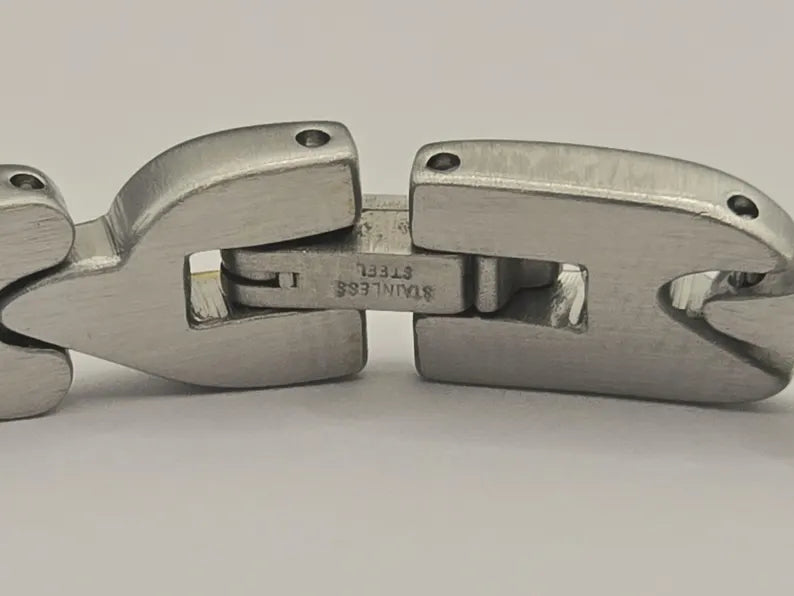 Two-Tone Stainless Steel Biomagnetic Heart link bracelet